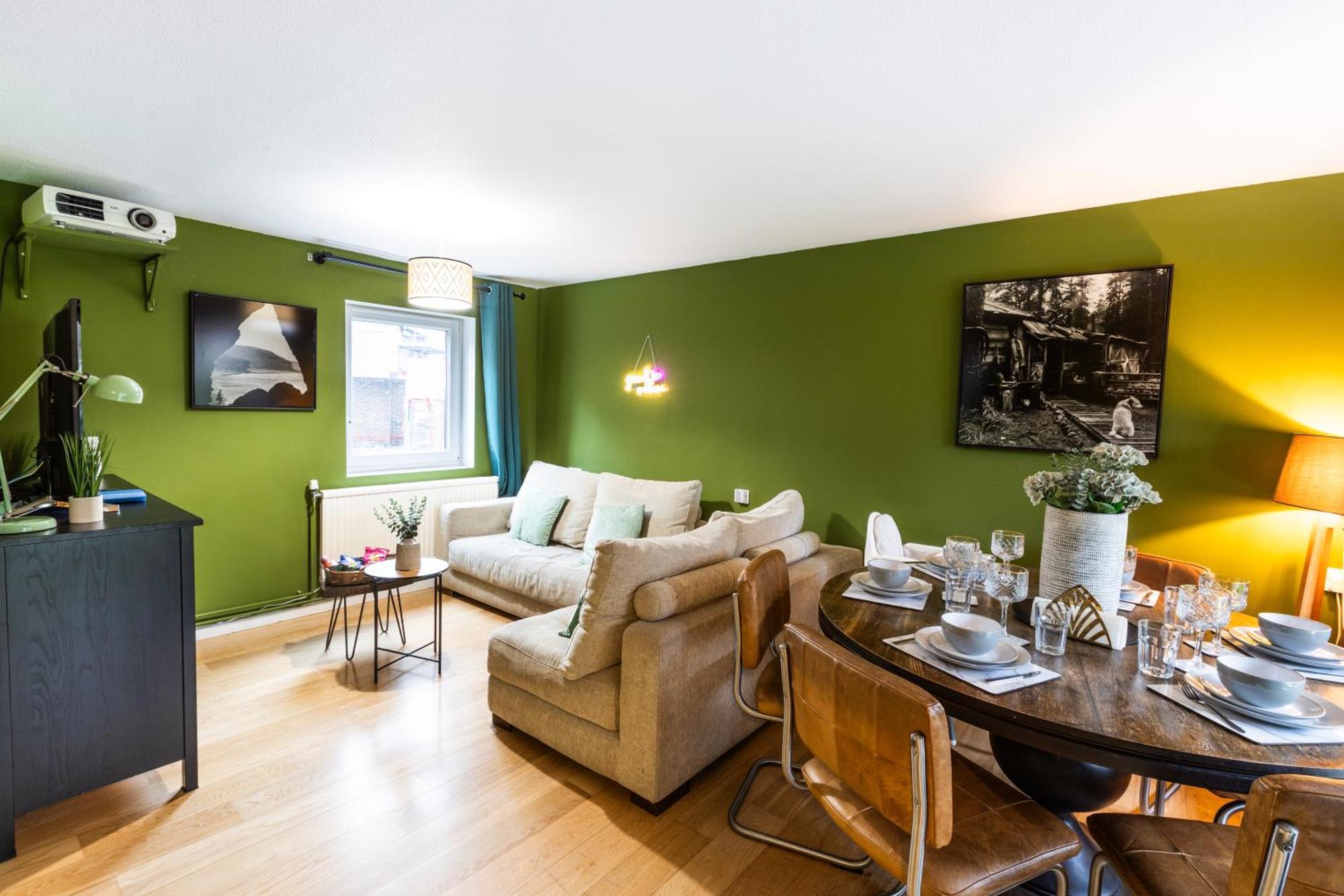 20 Percent Off -Mobile Rate Deals-Genius Deals-City Center Londonbridge Apartment With Parking-Wifi-Sleeps7-4Beds-Family!