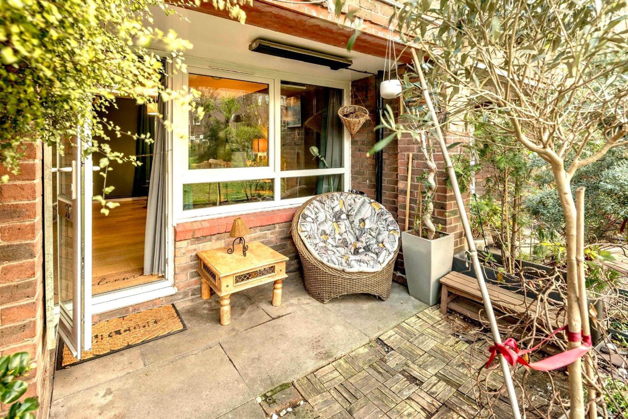 20 Percent Off -Mobile Rate Deals-Genius Deals-City Center Londonbridge Apartment With Parking-Wifi-Sleeps7-4Beds-Family!