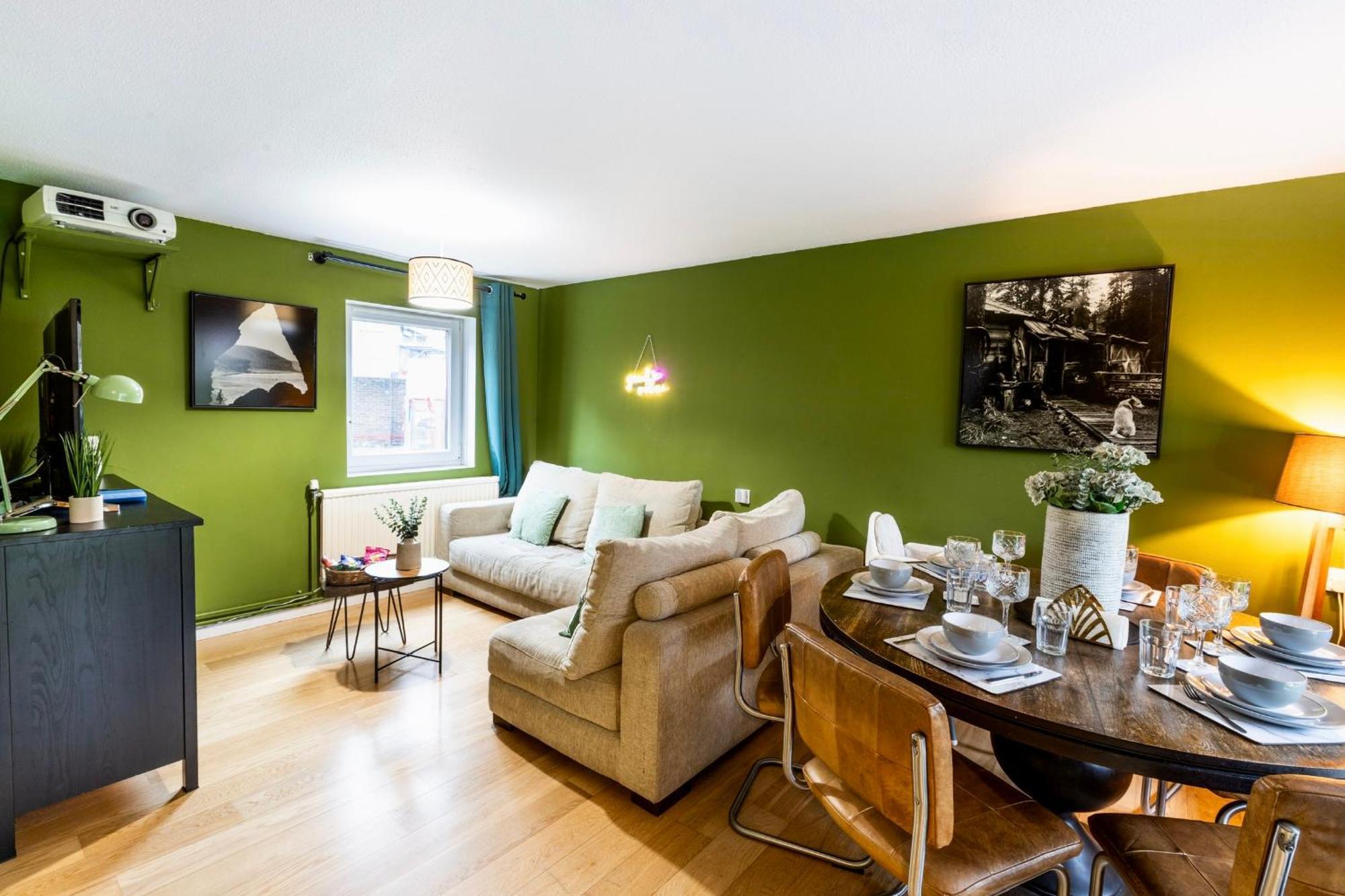 Apartment 20 Percent Off -Mobile Rate Deals-Genius Deals-City Center Londonbridge Apartment With Parking-Wifi-Sleeps7-4Beds-Family!