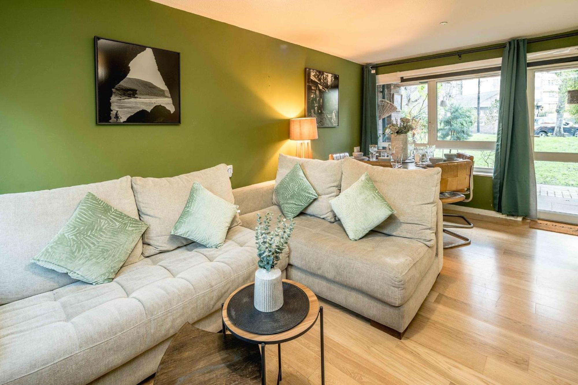20 Percent Off -Mobile Rate Deals-Genius Deals-City Center Londonbridge Apartment With Parking-Wifi-Sleeps7-4Beds-Family! London